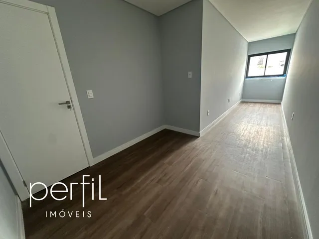 Imagem 7: Casa À Venda em Joinville-Sc, Saguaçu, com 3 Quartos, 1 Suíte, 3 Banheiros, 2 Vagas de Garagem e 125M²