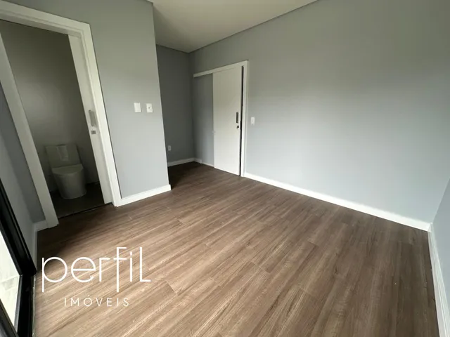 Imagem 15: Casa À Venda em Joinville-Sc, Saguaçu, com 3 Quartos, 1 Suíte, 3 Banheiros, 2 Vagas de Garagem e 125M²