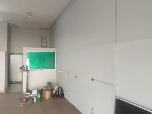 Imagem 2: Salão com 100 Mts Quadrados e Dois Banheiros para Locação-Atibaia