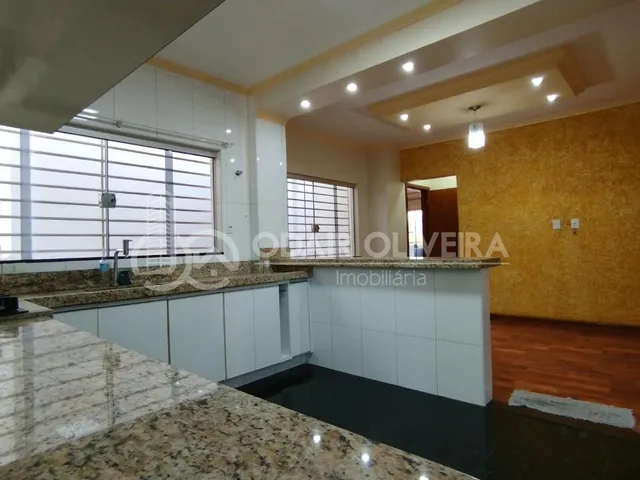 Imagem 15: Casa com 4 Quartos Disponível para Locação no Centro em Passosmg