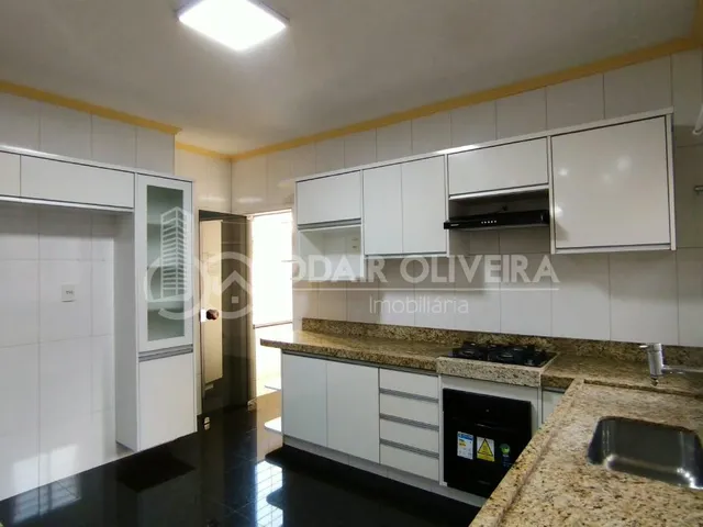 Imagem 14: Casa com 4 Quartos Disponível para Locação no Centro em Passosmg