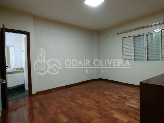 Imagem 4: Casa com 4 Quartos Disponível para Locação no Centro em Passosmg