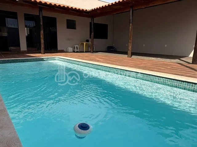 Imagem: Casa com Piscina e Varanda para Locação