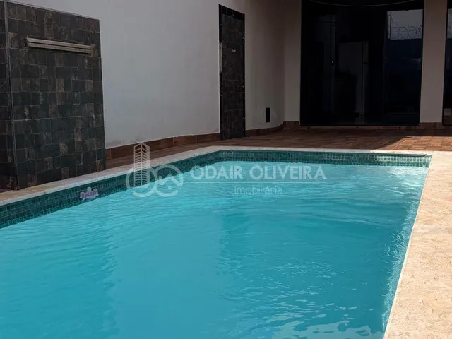 Imagem 4: Casa com Piscina e Varanda para Locação no Bairro Coimbras