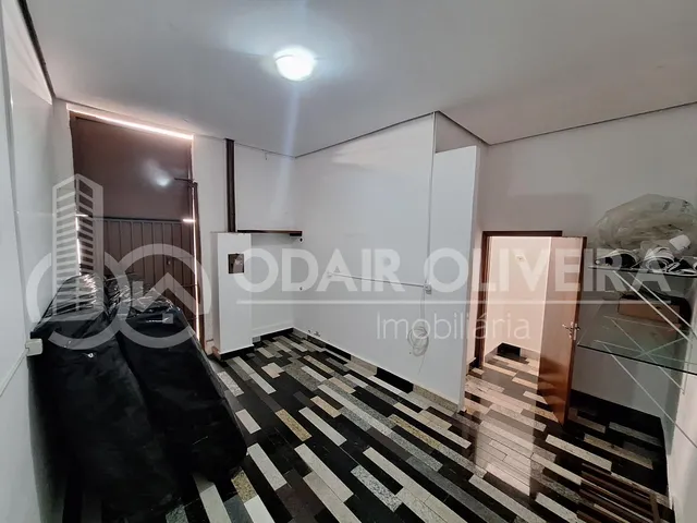 Imagem 2: Salas Comerciais de Espaço Vasto Disponíveis para Locação, no Centro de Passos/Mg