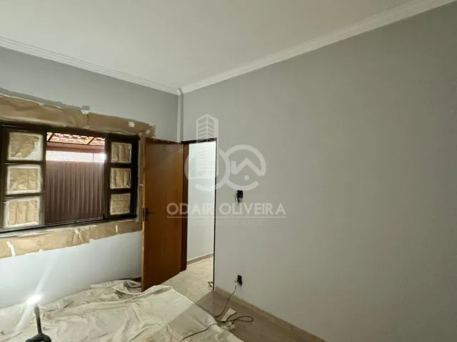 Imagem 2: Casa com 3 Dormitórios Disponível para Locação - Jardim Itália - Passos - Mg