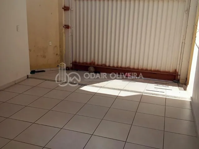 Imagem 2: Casa de Esquina com 3 Quartos Sendo 1 Suíte À Venda em Passos-Mg