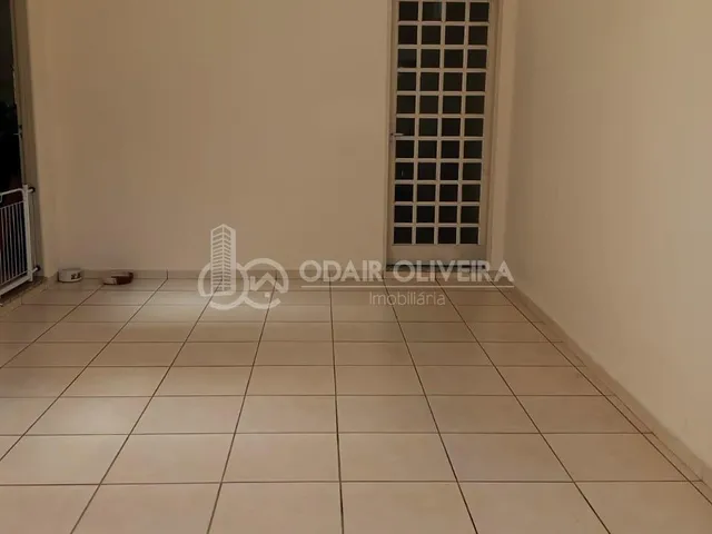 Imagem 3: Casa de Esquina com 3 Quartos Sendo 1 Suíte À Venda em Passos-Mg