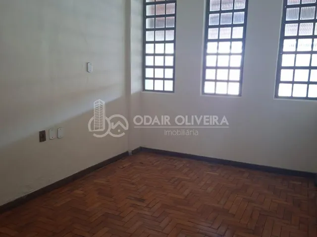 Imagem 2: Casa À Venda no Centro Espaço, Localização e Grande Potencial!