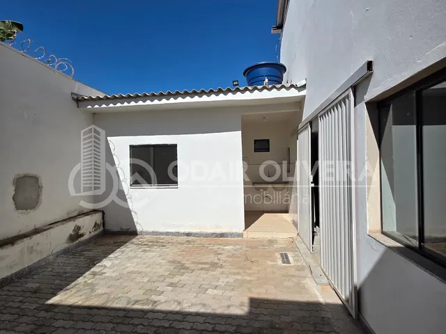 Imagem 8: Barracão Comercial de 230 M² com Mezanino e Escritório À Venda