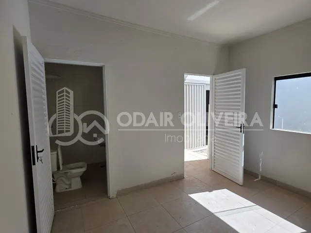 Imagem 9: Barracão Comercial de 230 M² com Mezanino e Escritório À Venda