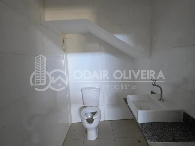 Imagem 10: Barracão Comercial de 230 M² com Mezanino e Escritório À Venda