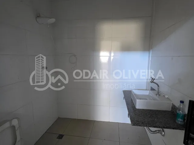 Imagem 11: Barracão Comercial de 230 M² com Mezanino e Escritório À Venda