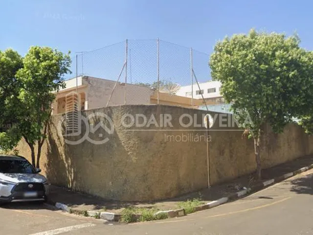 Imagem: Terreno de Esquina Bem Localizado no Bairro