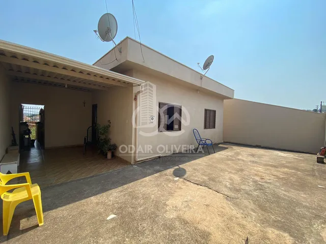 Imagem 2: Casa com 3 Quartos, Área Coberta, À Venda, Nossa Senhora das Gracas, Passos - Mg
