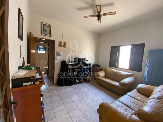 Imagem 3: Casa com 3 Quartos, Área Coberta, À Venda, Nossa Senhora das Gracas, Passos - Mg