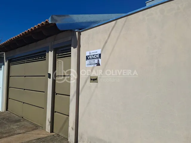 Imagem: Casa À Venda com 2 Quartos, Suíte e Closet