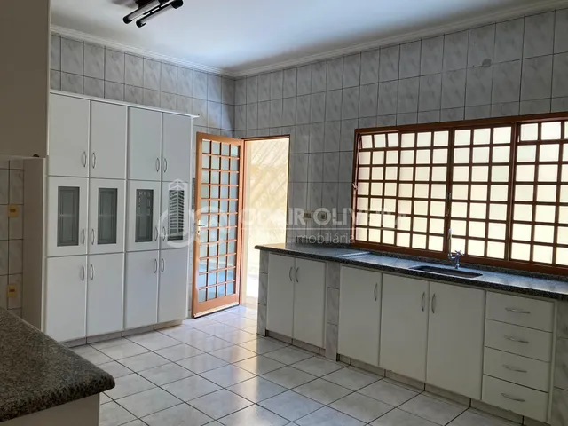 Imagem 3: Casa Comercial e Residencial Disponível para Locação, Centro, Passos - Mg