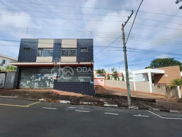 Imagem: Imóvel Comercial com Terreno na Lateral