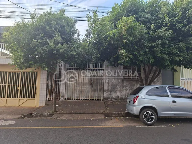 Imagem: Casa em Terreno com Ótima Localização