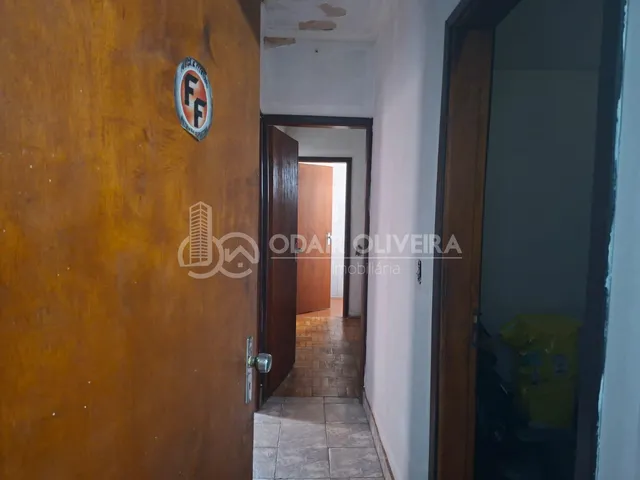 Imagem 3: Casa em Terreno com Ótima Localização, Próximo Aos Bancos