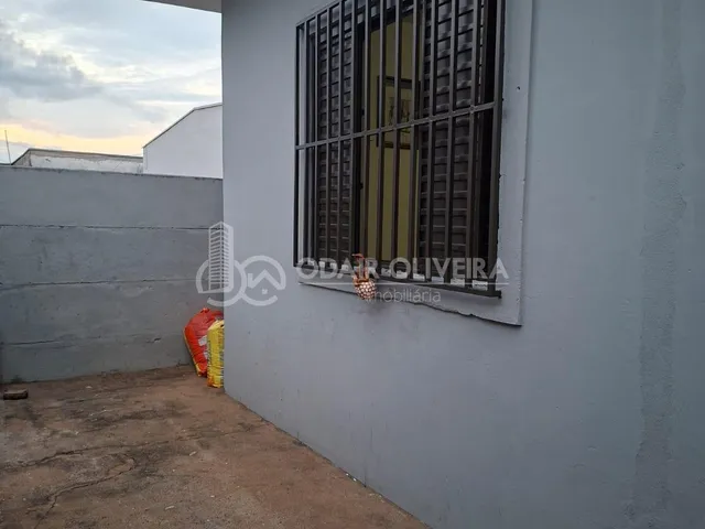 Imagem: Casa com 3 Quartos Bem Localizada no Bairro