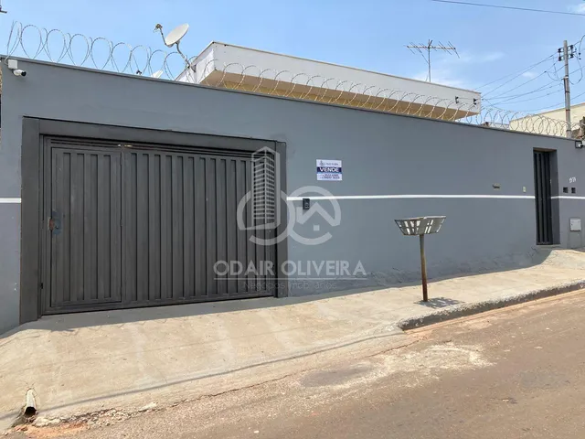 Imagem: Casa, 3 Quartos e Garagem Coberta Á Venda