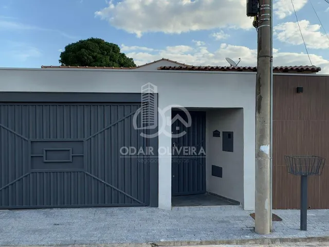 Imagem: Casa de 3 Quartos com Ámario Embutido no