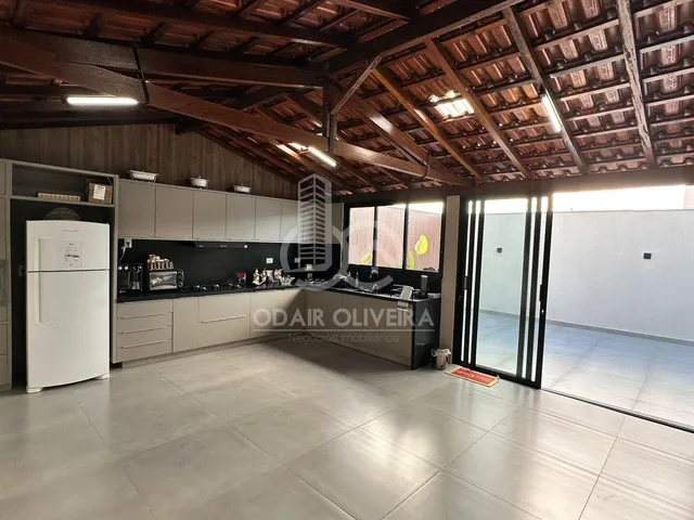 Imagem 2: Casa de 3 Quartos com Ámario Embutido no Carmelo, Passos - Mg