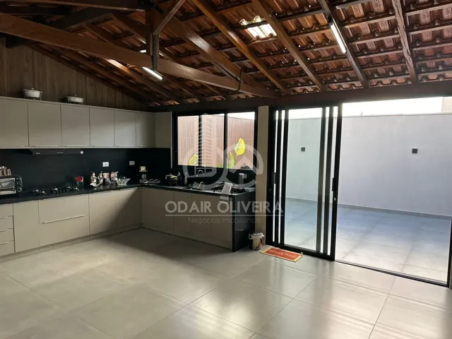 Imagem 3: Casa de 3 Quartos com Ámario Embutido no Carmelo, Passos - Mg
