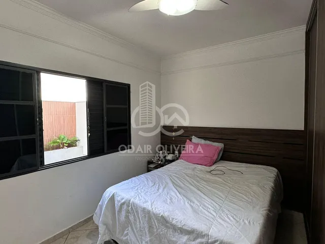 Imagem 10: Casa de 3 Quartos com Ámario Embutido no Carmelo, Passos - Mg