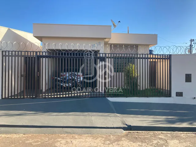 Imagem: Casa a Venda com 3 Dormitorios - Bairro