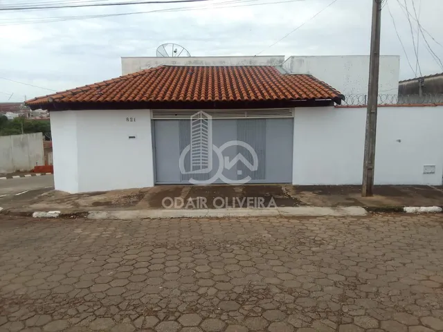 Imagem: Casa de 2 Quartos e Garagem Coberta À Venda