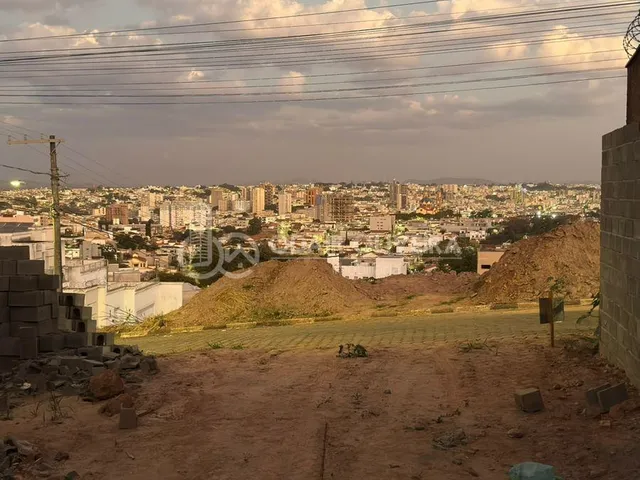 Imagem 4: Terreno com Vista Linda com 300M À Venda, Jardim Satelite, Passos - Mg