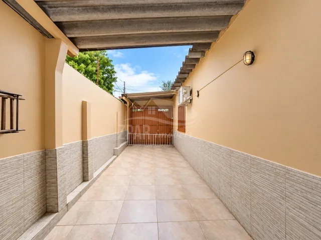 Imagem 2: Casa a Venda em Porto Alegre-Rs, 3 Quartos, 3 Banheiros, 2 Vagas de Garagem - Rubem Berta - 146,32 M²