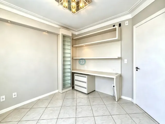 Imagem 3: Alugo Apartamento com Vista para o Mar, 03 Quartos, Sacada Gourmet, 02 Vagas, no Saco Grande, Florianópolis