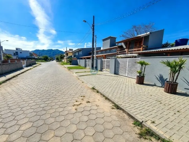 Imagem 4: Alugo Casa com 01 Quarto, Quintal, 02 Garagens, Espaço Gourmet com Churrasqueira, no Bairro Campeche, Florianópolis
