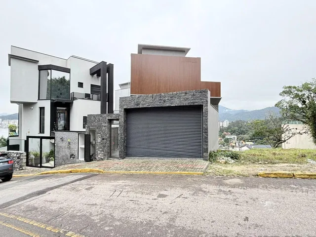 Imagem: Casa com Vista para o Mar À Venda com 539.21M²