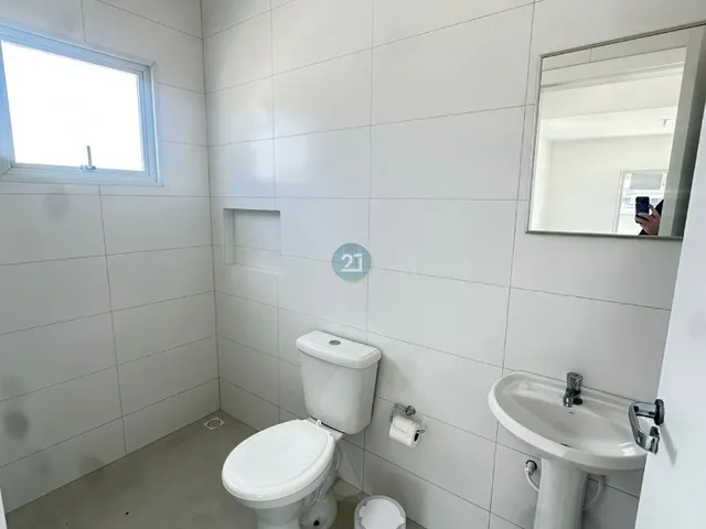 Imagem 7: Sala Comercial C/ 100Mts para Locação em Biguaçu-Sc, Bairro Rio Caveiras: Espaço Amplo e Versátil para Seu Negócio!