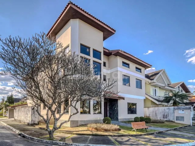 Imagem: Casa de Esquina com 5 Suítes e Projeto