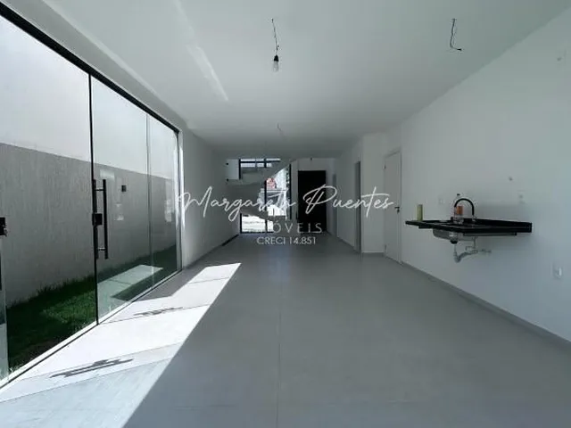 Imagem 3: Casa Nova a Venda em Condomínio Localizado em Abrantes, 4 Suítes Sendo 2 C/ Closet, Piscina Privativa !