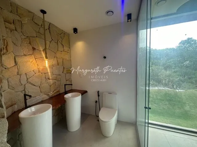Imagem 5: Uma Verdadeira Obra de Arte! Casa Espetacular 7 Suítes À Venda, em Condomínio de Luxo Praia do Forte, Bahia !