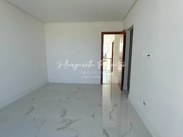 Imagem 7: Casa 4/4 Sendo 2 Suítes com Closet , Fachada Belíssima , Ambientes Integrados Condomínio Clube em Abrantes !