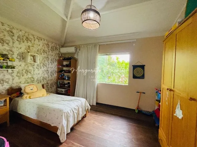 Imagem 4: Casa Estilo Rústico, 4 Dormitórios, Sendo 2 Suítes, Linda Área Gourmet Integrada com a Piscina, Salas e Jardim