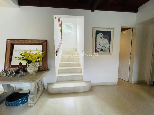 Imagem 8: Casa Estilo Rústico, 4 Dormitórios, Sendo 2 Suítes, Linda Área Gourmet Integrada com a Piscina, Salas e Jardim