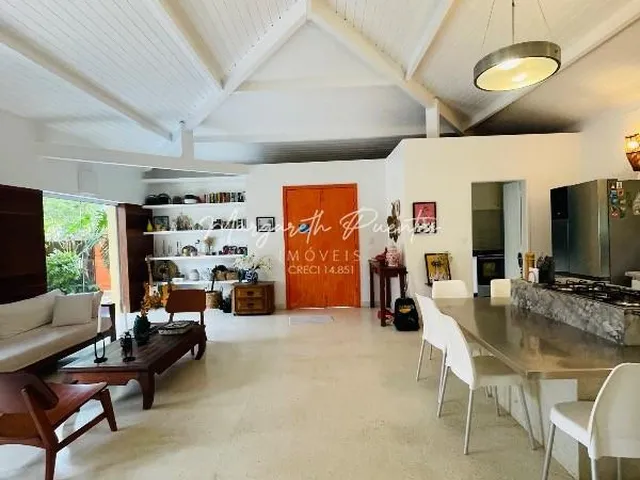 Imagem 14: Casa Estilo Rústico, 4 Dormitórios, Sendo 2 Suítes, Linda Área Gourmet Integrada com a Piscina, Salas e Jardim