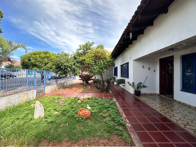 Imagem 12: Casa Ampla À Venda em Umuarama-Pr, Zona I: 3 Quartos, 1 Suíte, 3 Salas, 2 Banheiros, 1 Vaga, 180,40 M² de Área