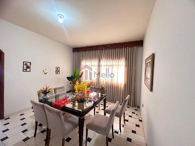 Imagem 5: Casa Ampla À Venda em Umuarama-Pr, Zona I: 3 Quartos, 1 Suíte, 3 Salas, 2 Banheiros, 1 Vaga, 180,40 M² de Área
