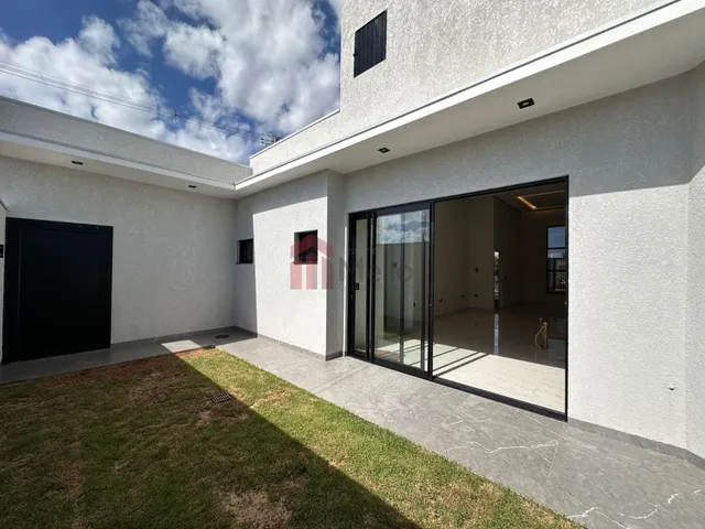 Imagem 4: Casa À Venda em Umuarama-Pr, Parque Residencial Ônix: 3 Quartos, 1 Suíte, 2 Salas, 3 Banheiros, 2 Vagas de Garagem!
