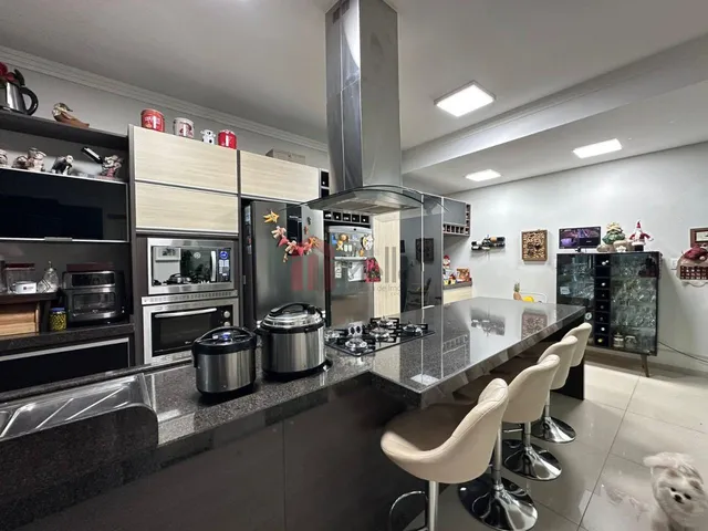 Imagem 15: Casa de Luxo À Venda em Umuarama-Pr, Jardim Tupã: 4 Quartos, 4 Suítes, 1 Sala, 4 Banheiros, 4 Vagas, 187M². Imperdível!